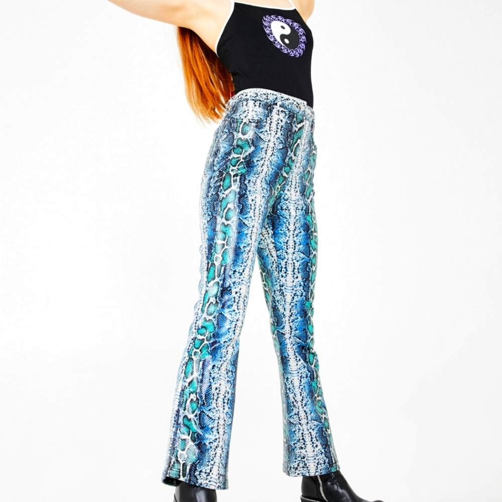 Delias rattled rumor flare pants